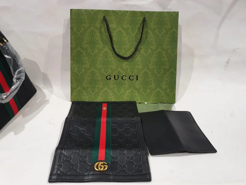 Gucci 2in1 Wallet (With a Card Holder )