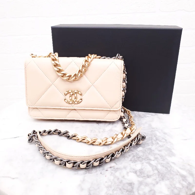 CHANEL 19 NUDE WALLET ON CHAIN