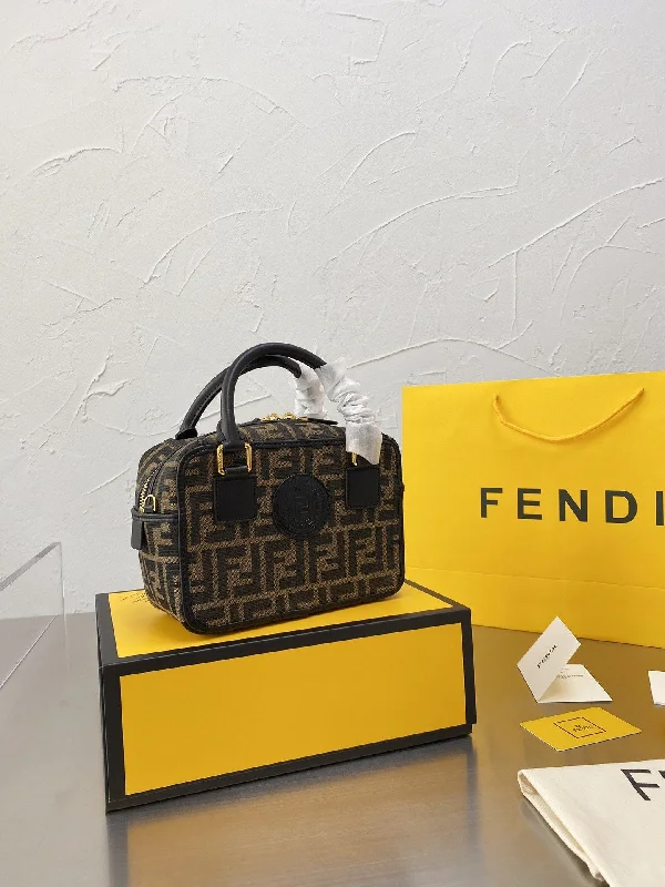 EN   Designer bags by Fendi 110